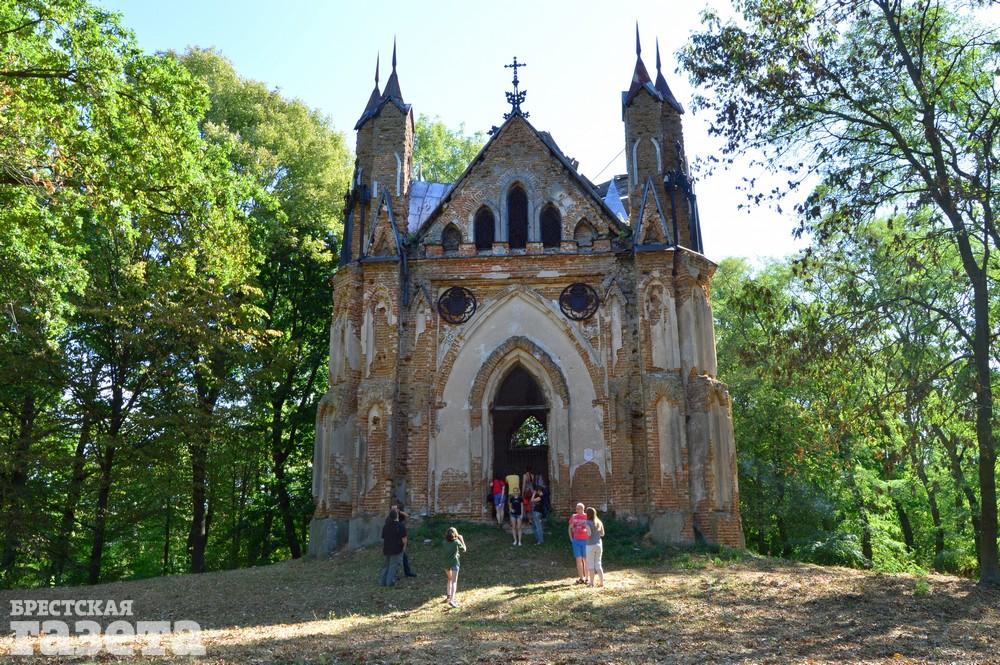 Каплица-усыпальница Ожешко в деревне Закозель до реставрации
