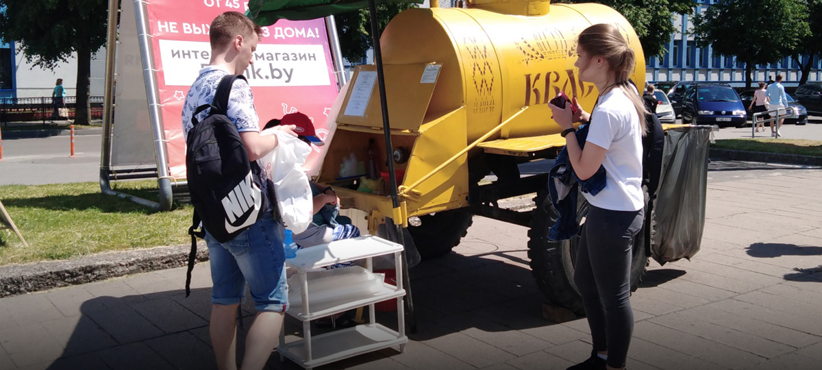 Желтая бочка с квасом в Бресте в 2021 году. Такие есть и в 2025 году. фото: BGmedia