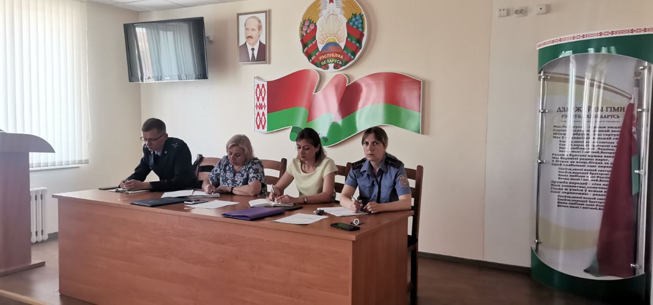 Заседание наблюдательной комиссии при райисполкоме с участием представителя прокуратуры Ляховичского района. Фото:https:Ives.by.