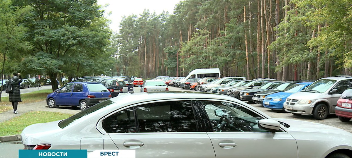 Парковка возле Брестской областной больницы. Скриншот видео