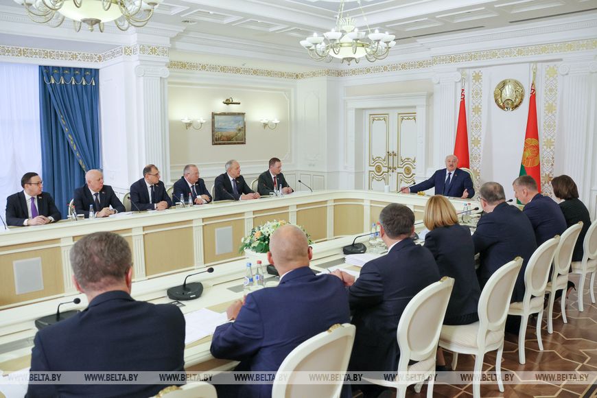 Александр Лукашенко на совещании с руководством Совета Министров. 23 октября 20215 года.