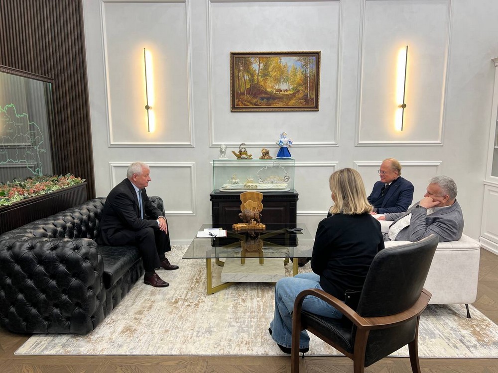 Петр Пархомчик во время встречи с представителями компании Riko в ноябре 2025 года. Фото: Брестский облисполком