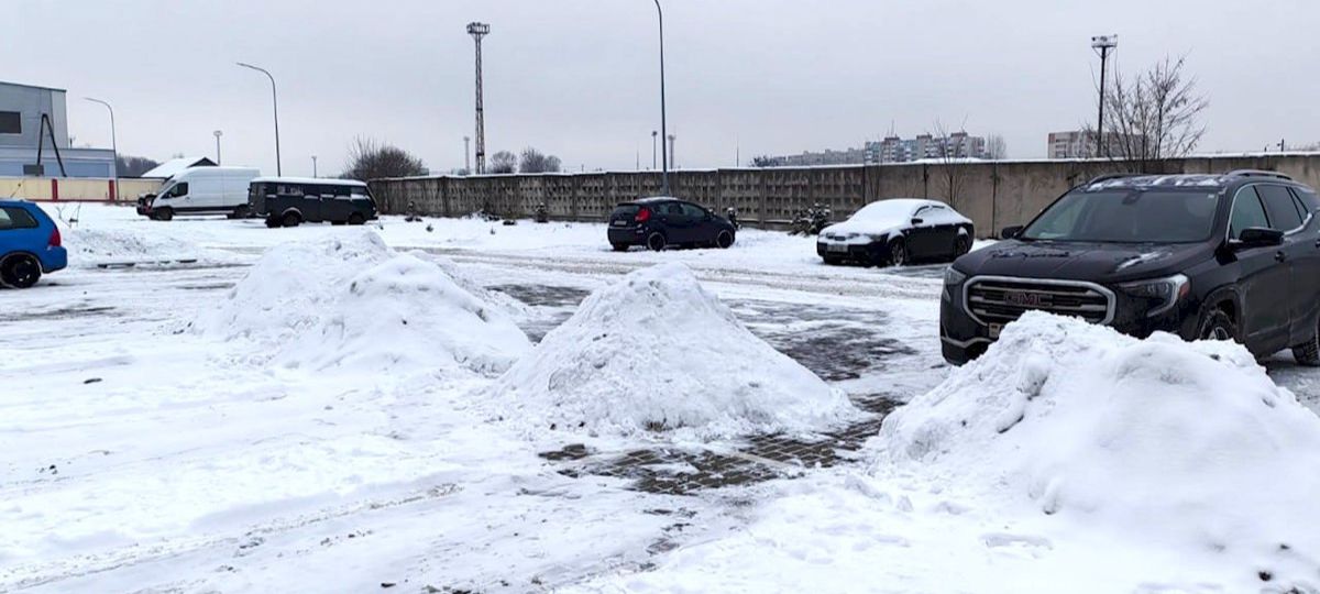 Парковка, Брест, снег