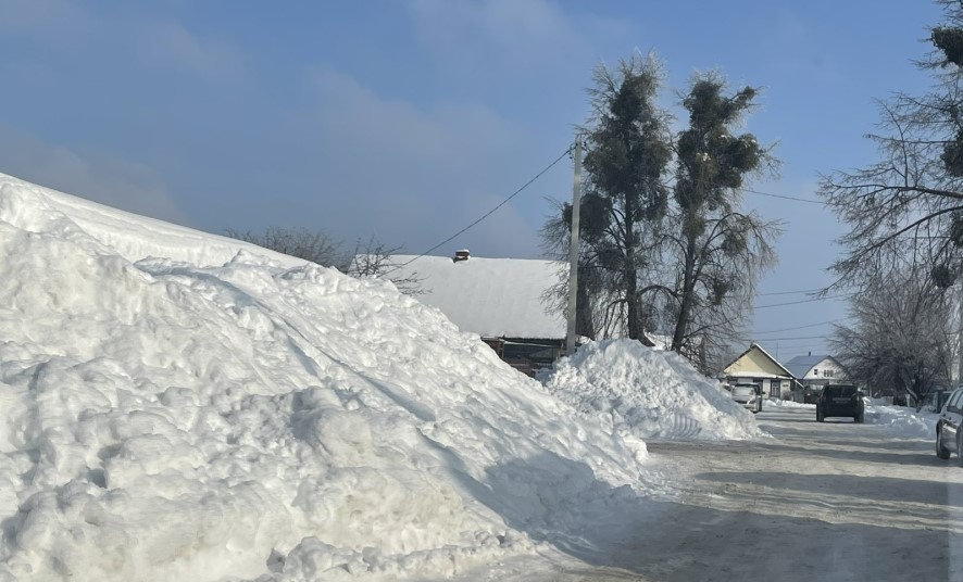 Снежный вал в Мозырском районе. 2026 год.