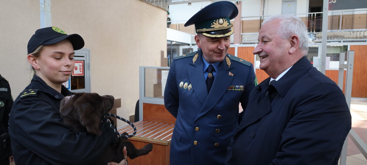 Начальник Брестской таможни Сергей Якута и председатель Брестского облисполкома Петр Пархомчик в пункте пропуска «Брест» 19 марта 2026 года