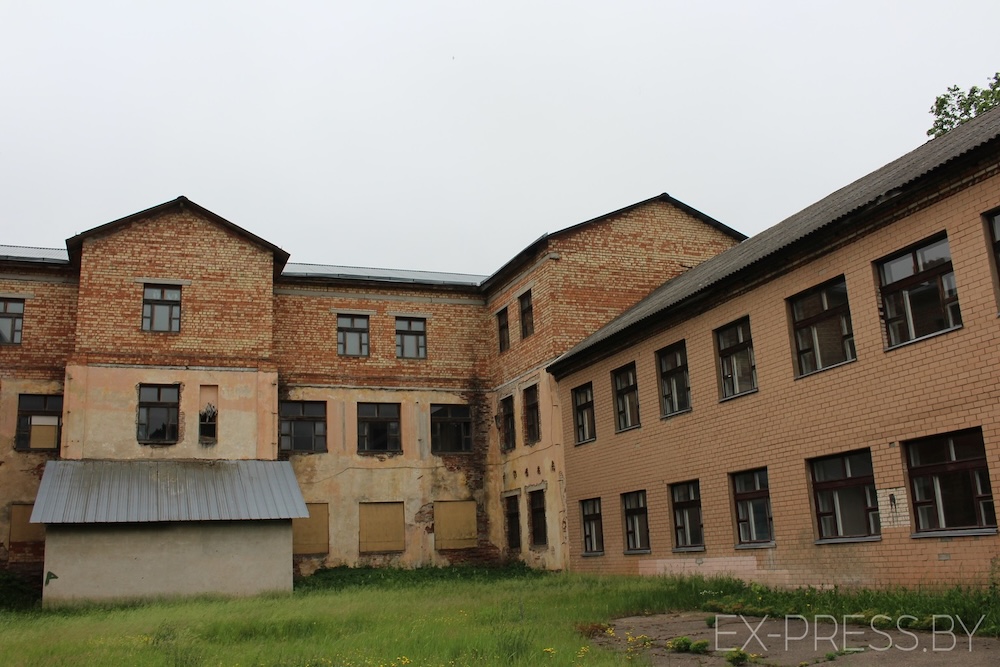 Школа №6 в Борисове, выставленная на продажу