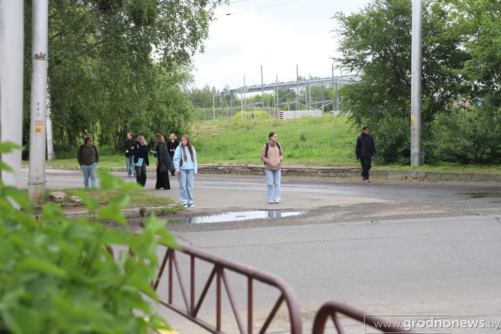 Пешеходы на Господарчей в Гродно