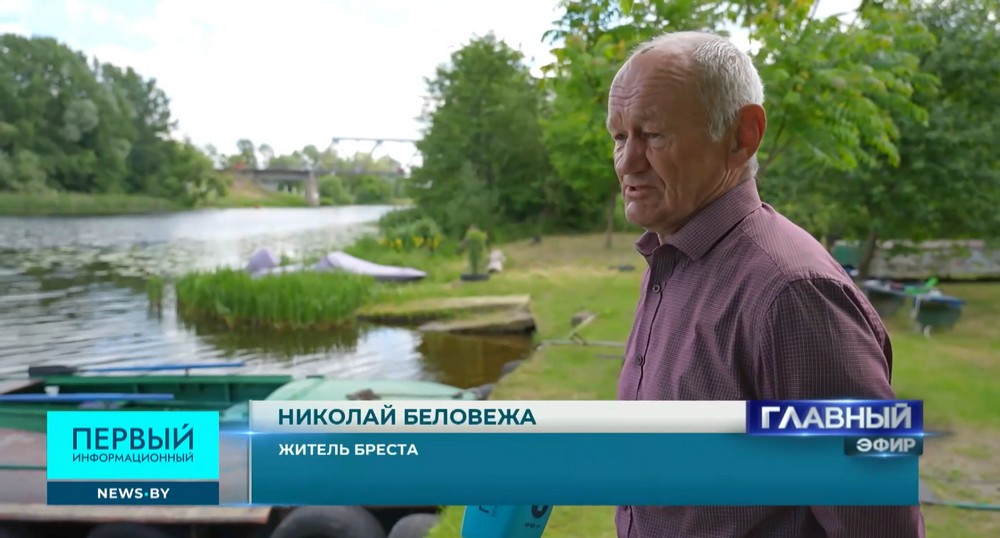 Житель дома на берегу Мухавца в центре Бреста Николай Беловежа. Скриншот видео «Первый информационный»
