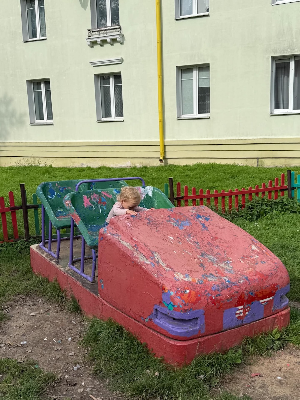 Детская площадка в одном из дворов в Гродно