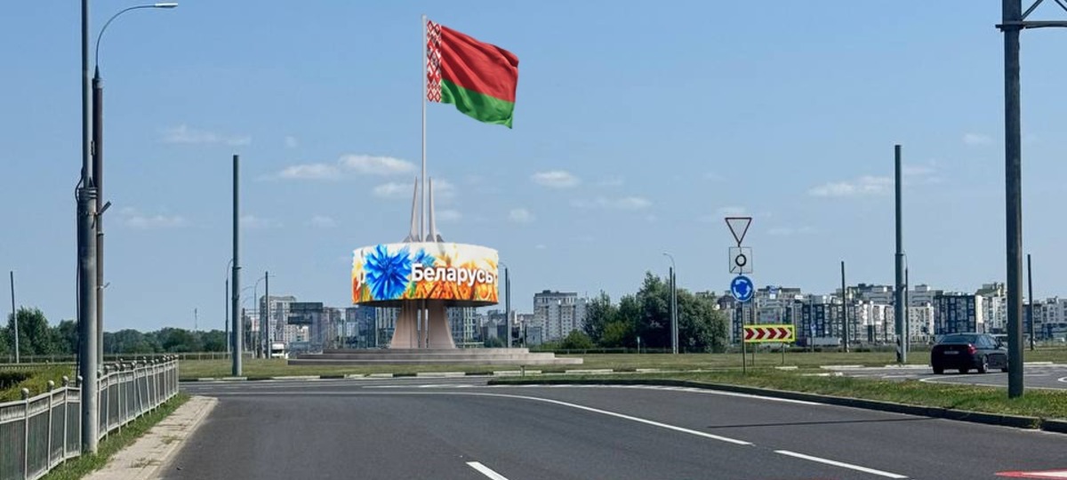 Проект 50-метровой стелы с госфлагом на Варшавском кольце в Бресте. Фото: Брестский горисполком